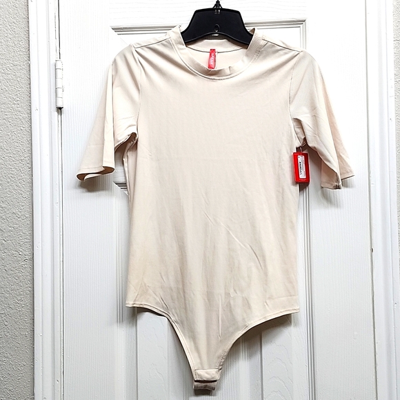 SPANX Ivory Short Sleeve Bodysuit, Size M - Picture 4 of 8